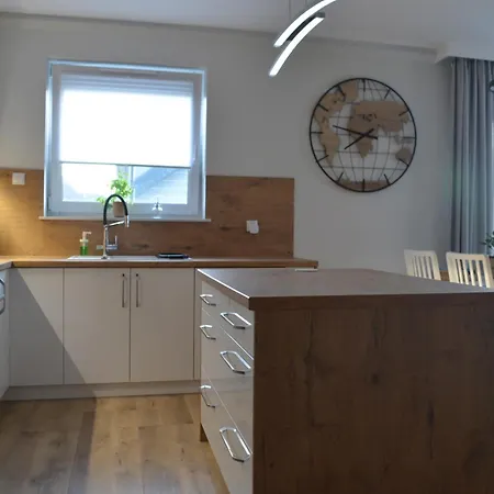 Break アパート シュフィエボジツェ